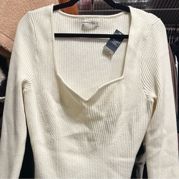 Abercrombie & Fitch Long-Sleeve Sweetheart Sweater Bodysuit - Picture 5 of 5